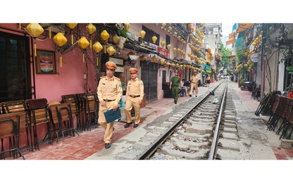 Liên ngành ký cam kết đảm bảo ATGT cho hàng trăm hộ dân phố "cà phê đường tàu"