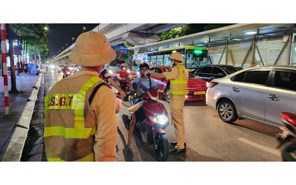 "Dính" nồng độ cồn vì uống 1 lon bia, người đàn ông buôn bán hoa quả tính bỏ xe máy