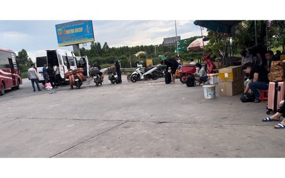 Xe dù bến cóc, bán hàng rong "bủa vây" các cửa ngõ TP. Bắc Ninh