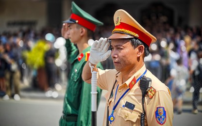 Kìm nén cảm xúc để hoàn thành nhiệm vụ vinh dự, tự hào