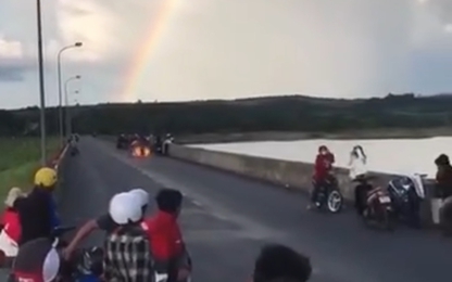 Video: Hiện trường vụ TNGT giữa 2 xe máy ở Đắk Lắk, 1 học sinh tử vong, 1 người bị thương