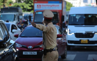 Cận cảnh phân luồng, hướng dẫn người dân rời Thủ đô bắt đầu kỳ nghỉ lễ Quốc khánh