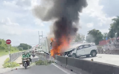 Tai nạn liên hoàn, ô tô bốc cháy dữ dội trên cầu Phú Mỹ