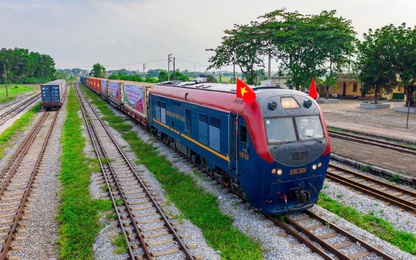 Đường sắt vận chuyển miễn phí hàng cứu trợ tới các tỉnh bị ảnh hưởng mưa lũ