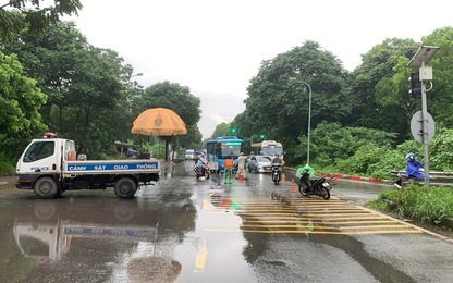 Hà Nội tổ chức giao thông qua vị trí hết ngập úng trên QL32 và địa bàn các huyện