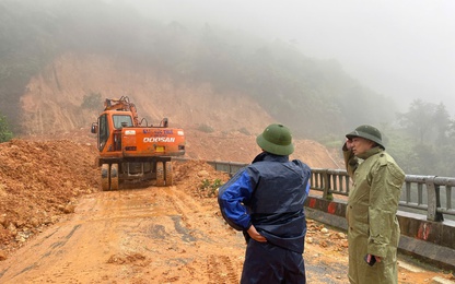 Video: Tiếp tục sạt lở trên QL4D gây tắc đường nghiêm trọng