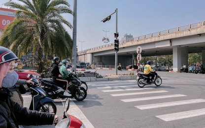 Mức phạt lỗi vượt đèn đỏ mới nhất năm 2025, đang xanh đèn đột ngột chuyển đỏ có bị phạt?