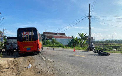 Va chạm giữa xe khách và xe máy ở Gia Lai khiến hai vợ chồng tử vong thương tâm