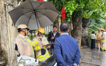 Trắng mưa kiểm tra,  CSGT xử phạt hàng trăm ô tô dừng đỗ sai quy định trong phố Cổ Hà Nội