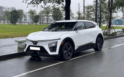 VinFast VF7 sau 1 năm lăn bánh bán giá khó tin