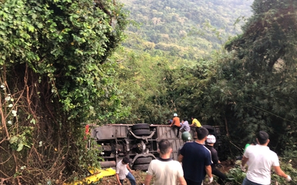 Khắc phục hậu quả vụ lật xe khách trên đèo Bảo Lộc khiến 4 người thương vong