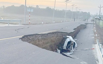 Tây Ninh: Lún chân cầu vừa khánh thành, ô tô rơi xuống hố sâu khiến 6 người bị thương