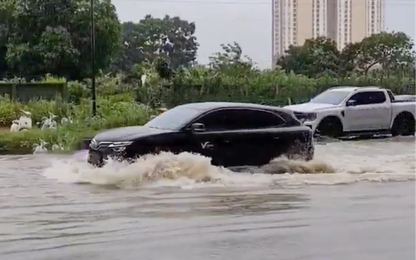 Dùng ô tô điện mùa mưa, đừng chủ quan lội nước