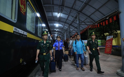 Tàu khách liên vận quốc tế Việt Nam - Trung Quốc lăn bánh trở lại sau 5 năm tạm dừng