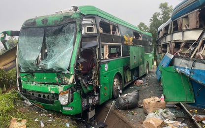 Video: Hiện trường vụ tai nạn giao thông giữa hai xe khách khiến ba người bị thương