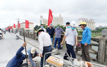 Quảng Ninh: Xuất hiện vết nứt, tạm dừng ôtô lưu thông qua cầu Ka Long ở TP Móng Cái