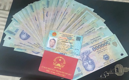 Hai ngày liên tiếp các tổ tàu trả lại số tài sản lớn cho khách bỏ quên