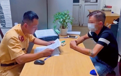 Hà Nội: Phạt 11 triệu, tước bằng lái tài xế xe khách vượt chắn tàu, làm hỏng barie