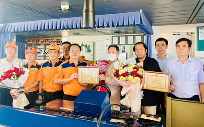 Vụ cứu 11 ngư dân trôi dạt trên biển: Khen thưởng Thuyền trưởng và thuyền viên tàu STARSHIP TAURUS