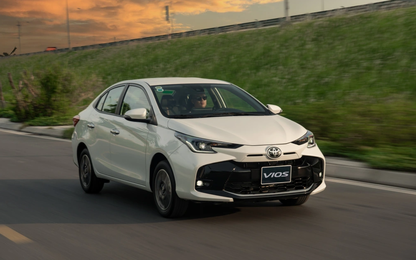 Giá lăn bánh ô tô xăng dầu ở Hà Nội sắp tăng, người dùng xe điện vẫn hưởng ưu đãi