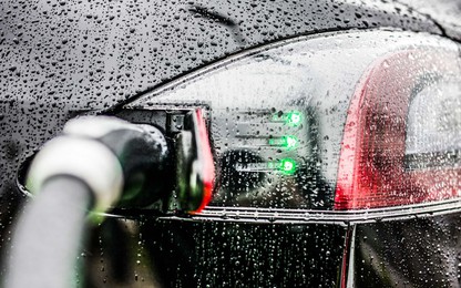 Những việc cần làm để bảo vệ ô tô trước những cơn bão lớn như Wipha, xe điện lưu ý hơn