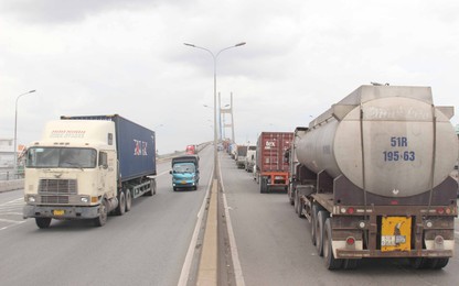 Cảnh sát giao thông khuyến cáo lái xe khi lưu thông qua cầu Phú Mỹ