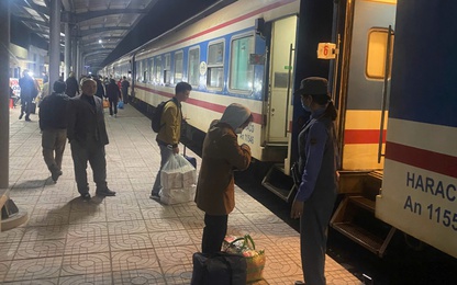 Ngành Đường sắt bổ sung toa xe hỗ trợ hành khách khi sân bay Vinh tạm dừng hoạt động