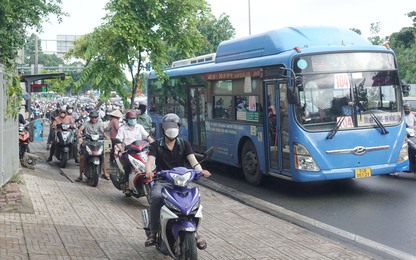 TP.HCM: Tăng cường xử phạt người dân chạy xe máy trên vỉa hè