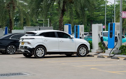 Ốp pin ô tô điện có thực sự hiệu quả như quảng cáo?