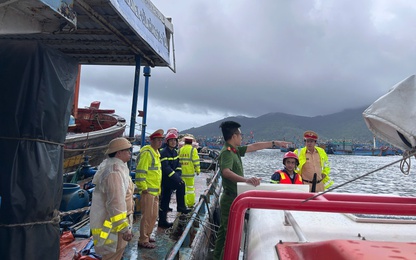 Thủy đoàn 1 phối hợp CSGT địa bàn ứng phó với bão số 10