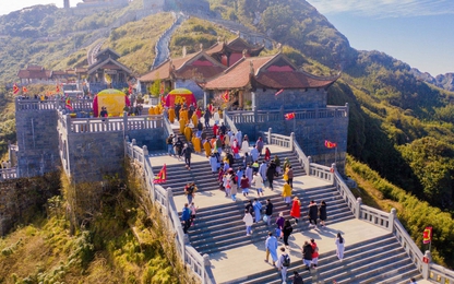 Giới trẻ phát cuồng với “rừng hoa xuân” trên đỉnh Fansipan