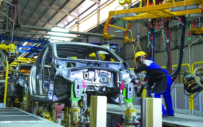 Thị trường ô tô: Gặp khó vì dân “ém” tiền chờ đợi