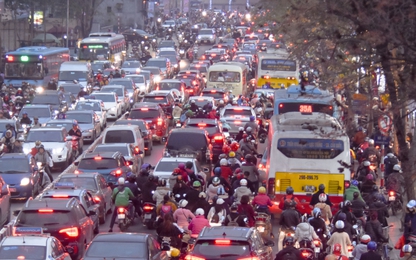 9 tháng đầu năm xe máy sụt giảm ô tô tăng trưởng cao