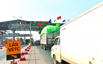 Tăng cường nhắc nhở các phương tiện chưa dán thẻ đi vào làn ETC