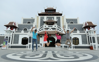 Đại sứ nhỏ nhất Làng trẻ SOS thế giới hát quốc ca Việt Nam