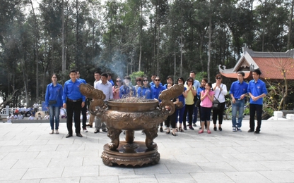 Đoàn thanh niên Ban QLDA đường Hồ Chí Minh về nguồn