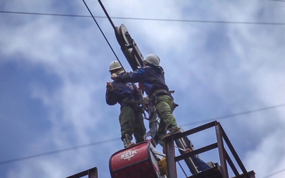 Kỳ tích kéo điện lên nóc nhà Đông Dương