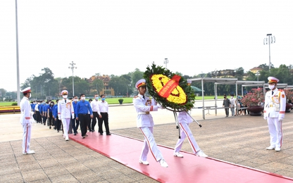 Thanh niên ngành GTVT viếng Lăng Bác, tưởng nhớ vị lãnh tụ vĩ đại