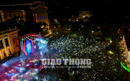 Những khoảnh khắc đầu tiên của năm 2016