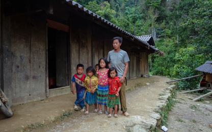 Sẻ chia đau thương với đồng bào tại “rốn lũ” Sìn Hồ, Lai Châu