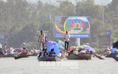 Nườm nượp khách thăm vãn Chùa Hương trước ngày khai hội