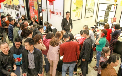 Hà Nội: Người dân chen chân mua vàng cầu may trong ngày Vía Thần Tài