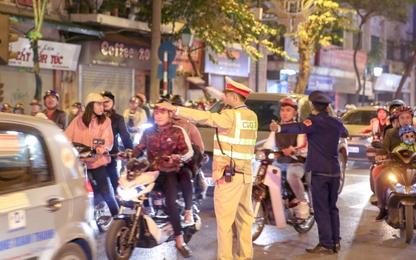 Công bố 13 đường dây nóng về ATGT dịp nghỉ lễ 30/4