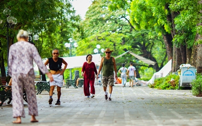 Cận cảnh Hồ Gươm đang “thay áo mới”