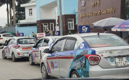 Xử lý ô tô, taxi vi phạm tại cổng Bệnh viện K Tân Triều