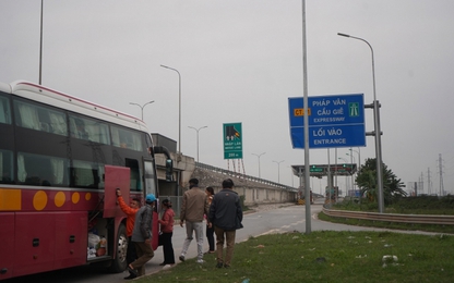 Khó khăn dẹp nạn “xe dù, bến cóc” ở trạm thu phí Vạn Điểm
