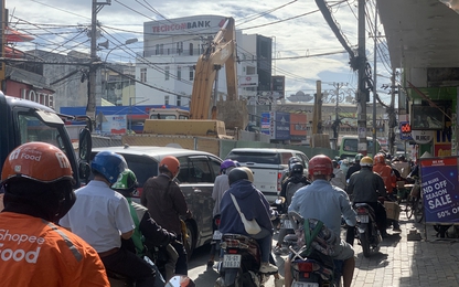 Thi công ẩu, dự án chống ngập đường Võ Văn Ngân gây ùn tắc