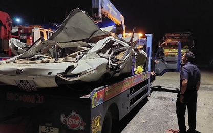 Bàng hoàng nỗi đau TNGT vụ xe tải đè nát xe con ở Hòa Bình