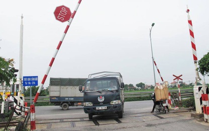 Đề xuất địa phương tự tổ chức gác, đảm bảo ATGT đường ngang
