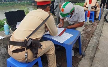 Bất ngờ bị CSGT “hỏi thăm” khi đi đám giỗ về